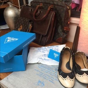 Collector item. Complete with box, shoe dusters